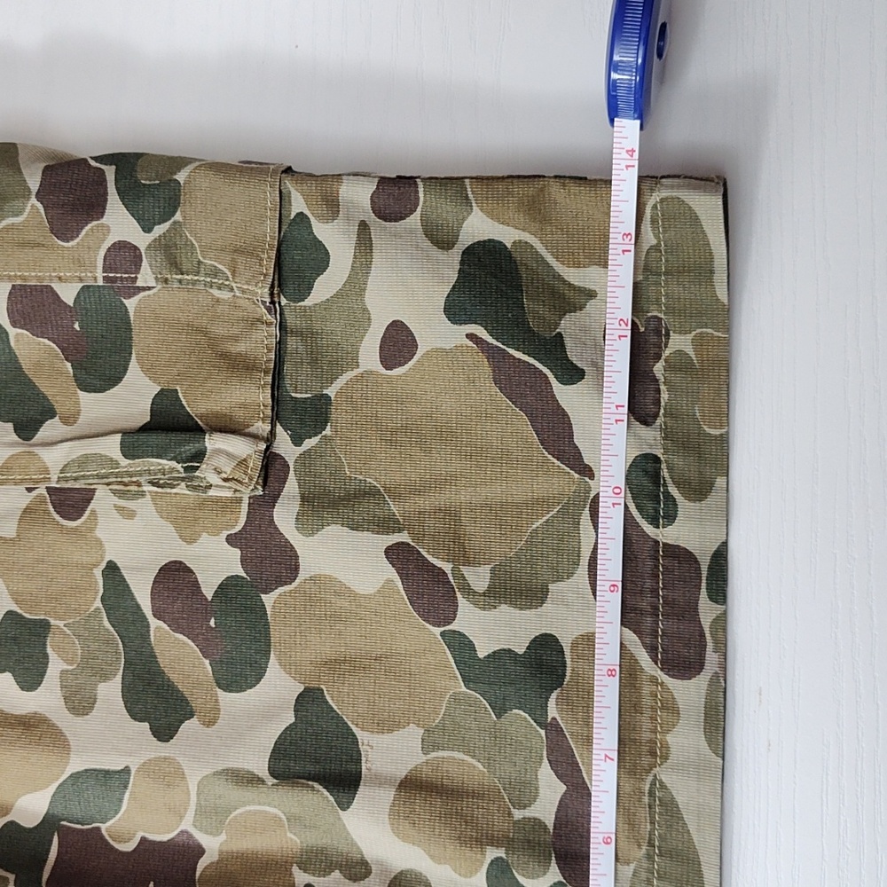 Levi Strauss & Co. Loose fit Camo Cargo Shorts. Size 40 - Picture 6 of 15